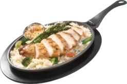 Napoleon Gietijzeren Pan Met Handgreep En Onderzetter 13 Napoleon Gietijzeren Pan Met Handgreep En Onderzetter -Barbecue Gereedschaps Winkel 0629162560032 5