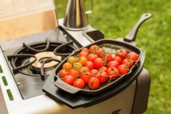 Napoleon Pro Gietijzeren Pan Met Handgreep En Onderzetter -Barbecue Gereedschaps Winkel 0629162560087 6